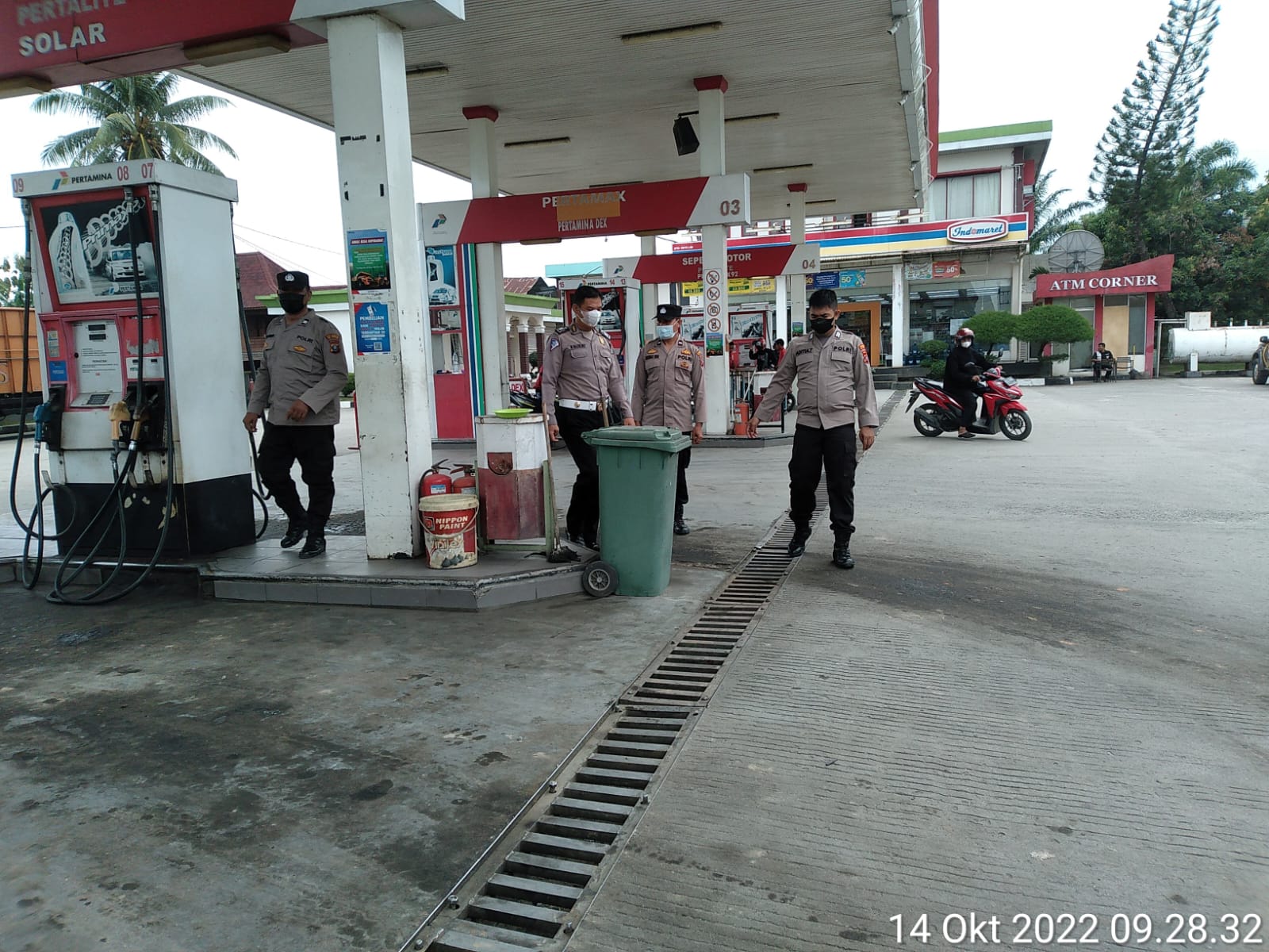 Personil Polsek Beringin Rutin Patroli dan Monitoring Ketersediaan BBM di SPBU