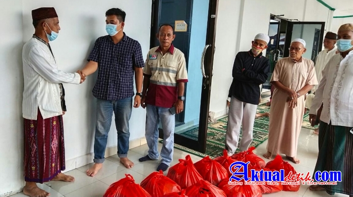 PT BACP Perusahaan Kontruksi Bagikan Paket Sembako Kepada Warga Koba Yang Kurang Mampu
