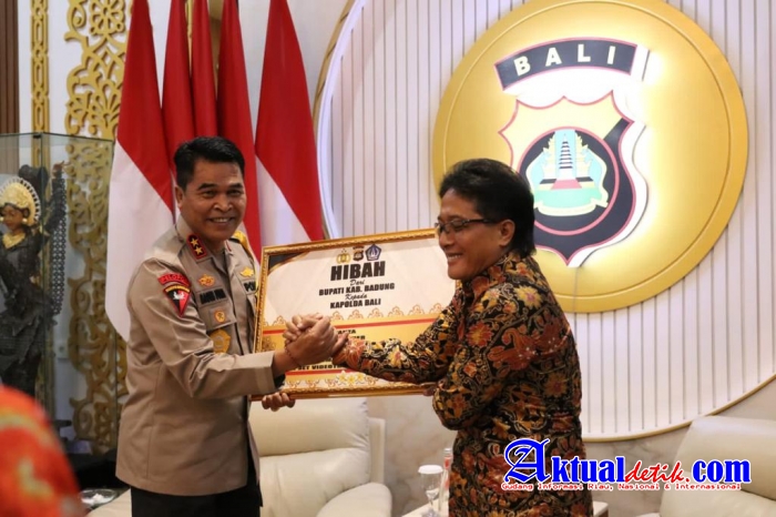 Apersiasi Kinerja Polri, Pemkab Badung Hibahkan Kendaraan Untuk Polda Bali