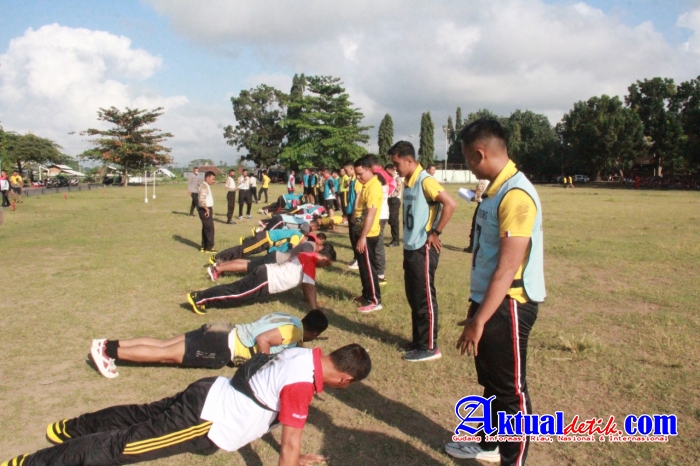 Jaga Kebugaran Tubuh, Personel Polres Klungkung Ikuti Tes Kesamaptaan Jasmani Semester II 