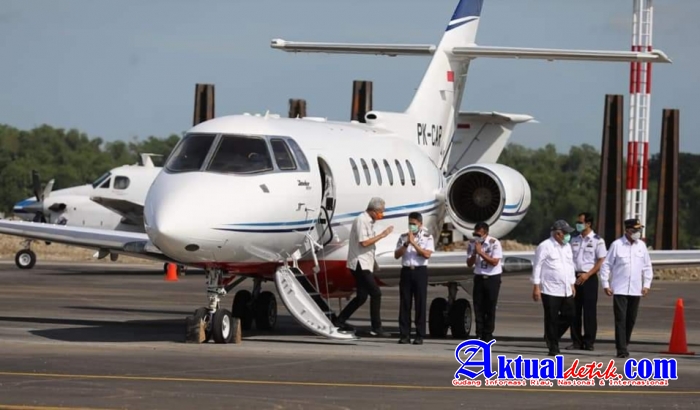 Naik Hawker 900XP, Ganjar Pranowo Mendarat Mulus di Bandara Ngloram, Blora