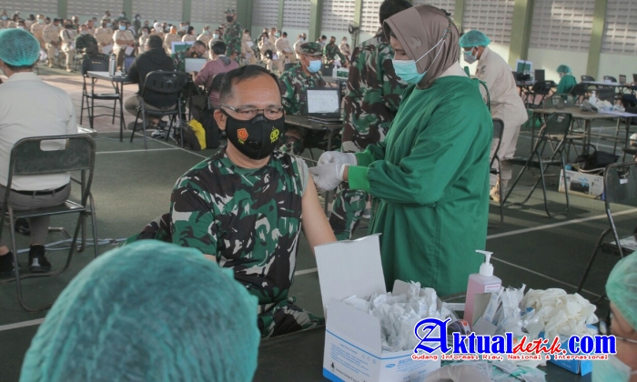Hari Ini Kodam IX/Udayana Suntikkan 704 Vaksin Covid-19 di Praja Raksaka