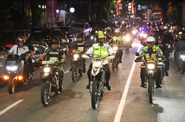 Pangdam I/BB Bersama Kapoldasu Pimpin Patroli PAM Malam Natal 2022 di Kota Medan