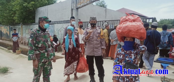 Pondok Pesantren Nurul Jadid Menyediakan 400 Paket Untuk Janda Tua Dan Dhuafa