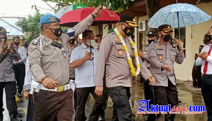 Kapolresta Resmikan Peluncuran Launching Drive Thru dan Aplikasi Presisi Polsek Tampan