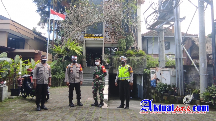 Kapolsek Sukawati dan Danramil 1616-05 Pimpin Langsung Pergeseran Isoman Ke Isoter