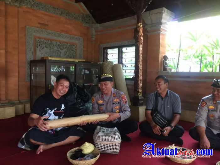 Kapolsek Sukawati Bersama PJU Melakukan Kunjungan Kedukaan ke Puri Batubulan