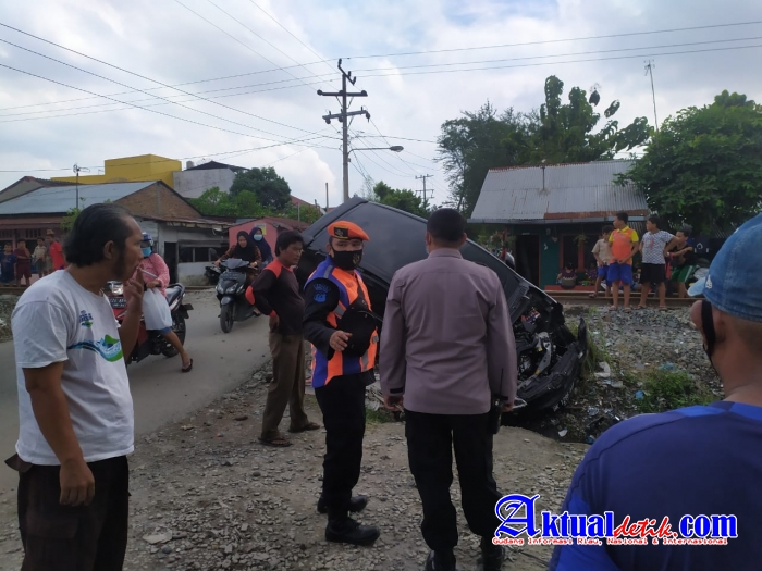 Kapolsek Medan Helvetia Cek Tkp Kereta Api Tabrak Mobil Agya
