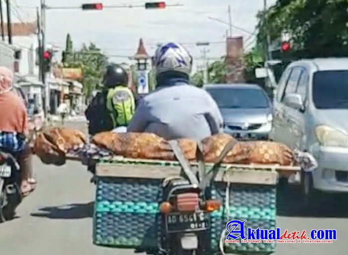 Viral di Medsos, Jenazah Yang Dibawa Pakai Sepeda Motor, Akhirnya Terkuak..........