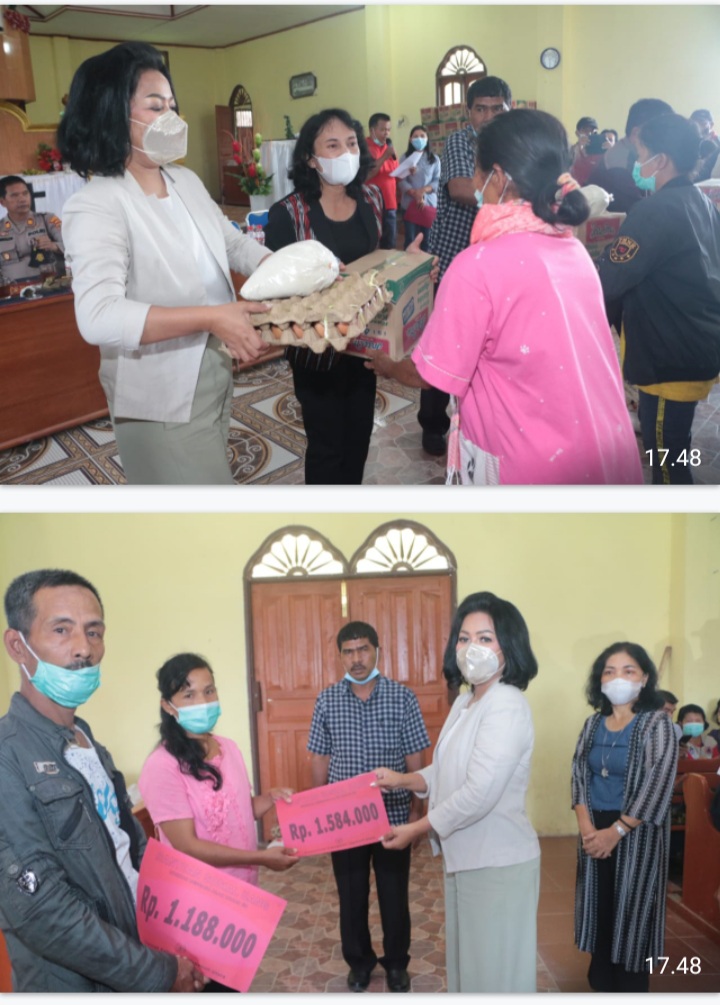 Kunjungi Korban bencana Negeri Sigotom, Ketua TP. PKK Tapanuli Utara Ajak Masyarakat Tebar Kasih.