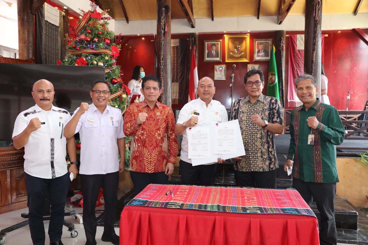 Bupati Taput Tandatangani Kerjasama Nota Kesepakatan Pelayanan Publik Di Lingkungan Pemkab Taput