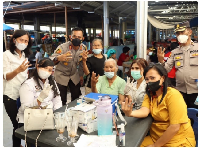 Kapolres Samosir tinjau pelaksanaan Percepatan Vaksinasi Lansia dan Umum