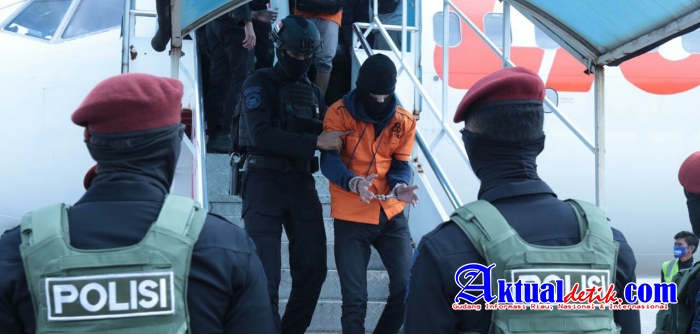 Sebanyak 26 Terduga Teroris Diterbangkan Dari Makassar ke Jakarta