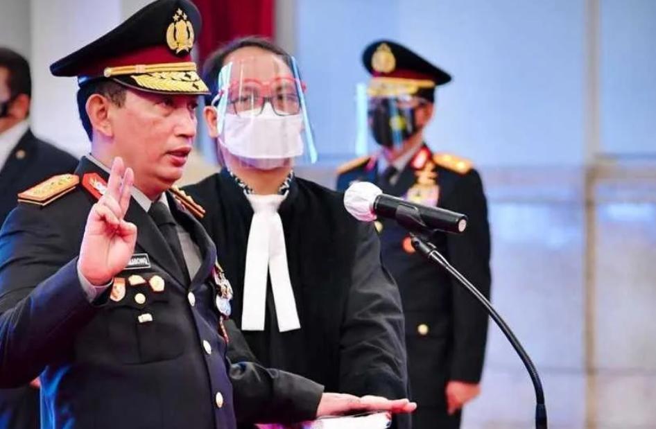 Presiden Jokowi Berikan Tongkat Komando Dan Lantik Listyo Sigit Prabowo Menjadi Kapolri