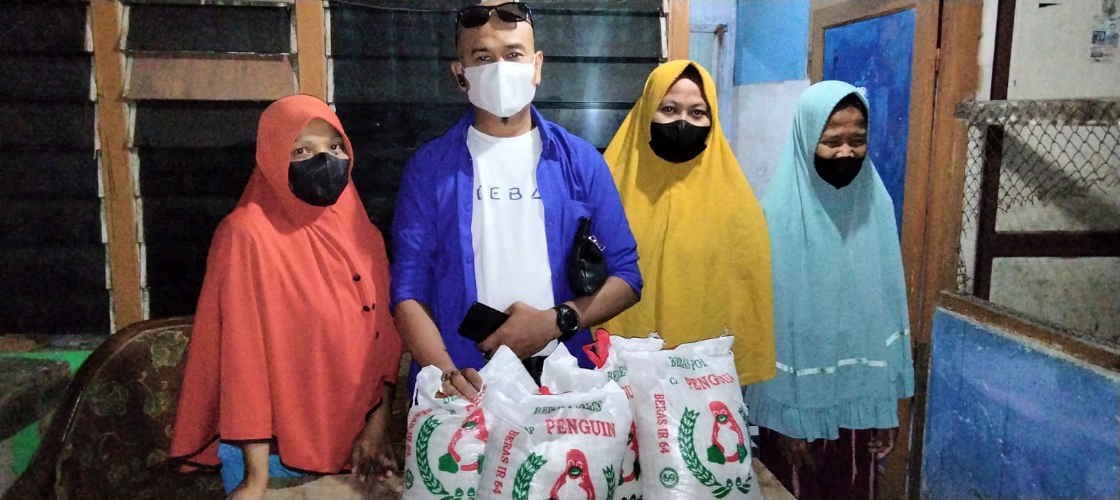 Mulya Koto Kembali Bagikan Beras Setelah Mengantarkan Formulir Bacalon Legislatif Dari Partai Nasdem