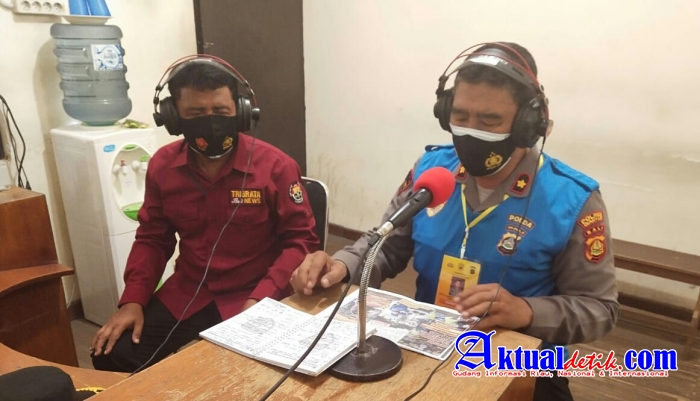 Sosialisasi Penerimaan Polri, Kabag Sumda Talk Show di Radio Gelora Gianyar