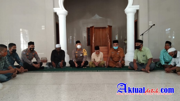 Kapolres Lhokseumawe Serahkan Bantuan Mimbar Khutbah di Masjid Baiturrahman Meurah Mulia