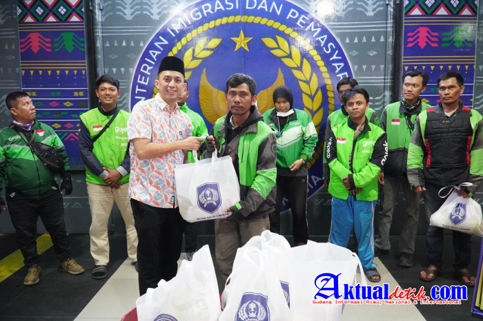 Rutan Kelas I Medan Bagikan 50 Paket Bansos kepada Pengemudi Ojek Online