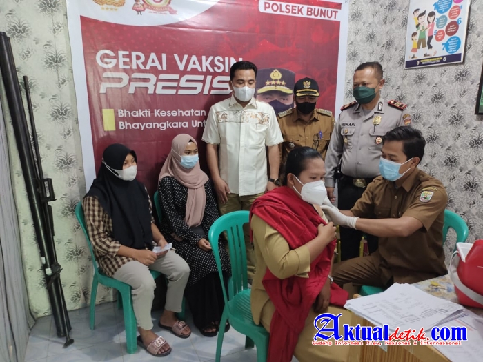 Kapolsek Bunut Bekerja Sama Dengan Puskesmas Madani Bandar Petalangan Gelar Kegiatan Vaksinasi Masal