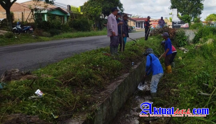 Camat Sidamanik Bersama Jajarannya Laksanakan Giat Gotong Royong