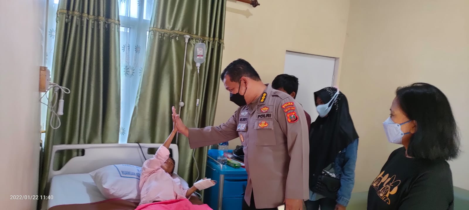 Kapolda Sumut Memberikan bantuan Pengobatan Anak Penderita Tumor