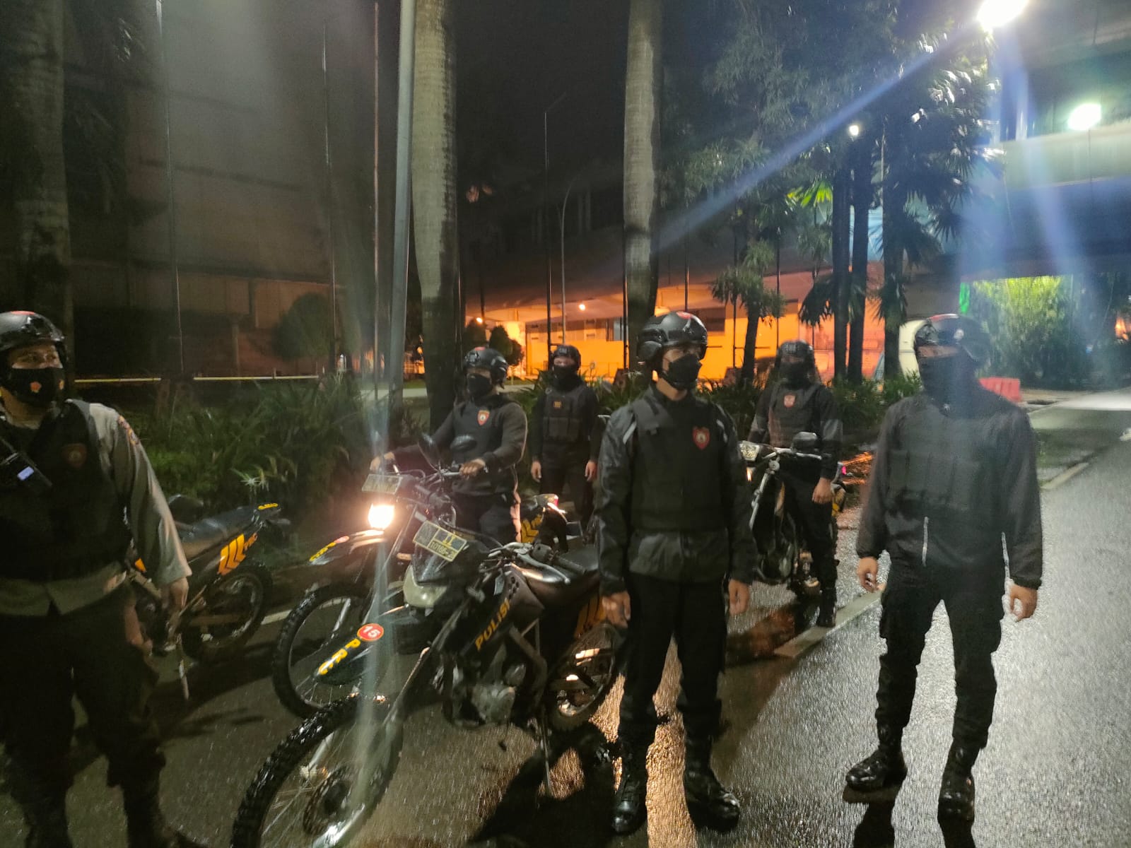 Personil Sat Samapta Polrestabes Medan Dan BKO Samapta Poldasu Sisir Kota Medan Didini Hari Tadi