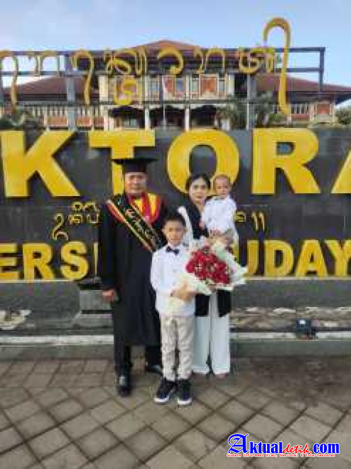 Personil Polda Bali Peraih Gelar Doktor Dengan Predikat Cumlaude Di Wiisuda