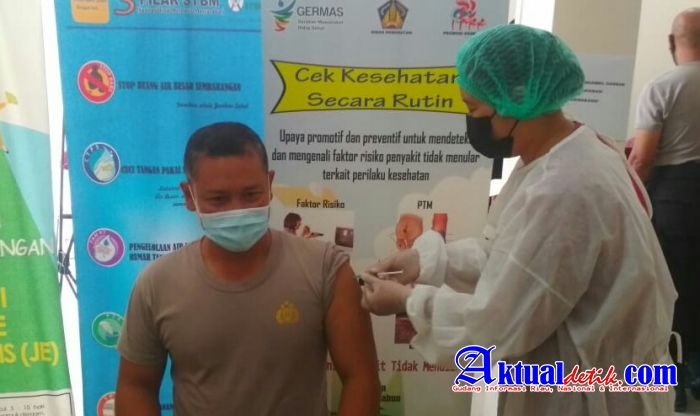 Personil Polsek Gianyar Disuntik Vaksin Covid-19 Tahap II