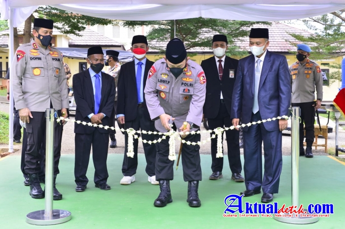 Kapolri Resmikan Gedung Baru Ponpes Assalam Sekaligus Tinjau Vaksinasi se-Jawa Barat