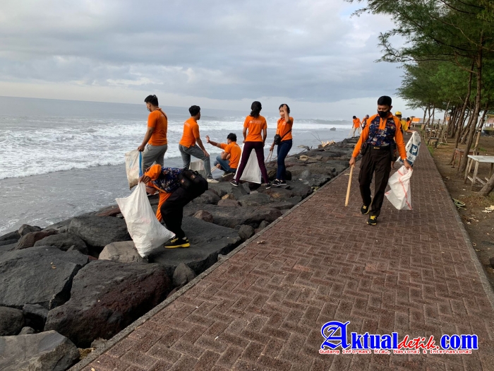 Sat. Polairud Polres Gianyar Bersama Trash Hero Laksanakan Kegiatan Bersih-bersih di Pantai Masceti