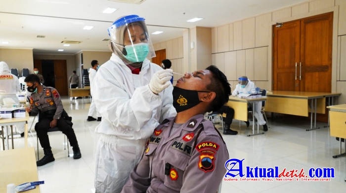 Polda Jateng Lakukan Swab Test Untuk Personil Pengaman Pilkada Serentak 2020