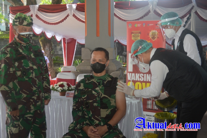 Kasdam IX/Udayana Bersama Forkopimda Bali Terima Suntikan Vaksin Tahap Kedua