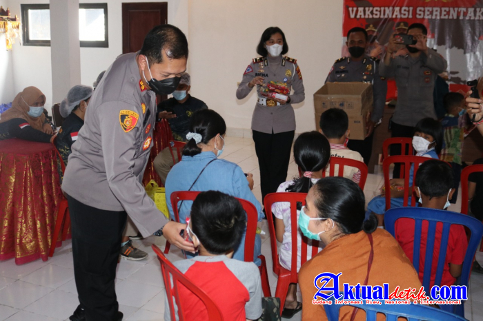 Kapolres Pantau Langsung Giat Vaksinasi Anak Usia 6-11 Tahun Oleh Team Vaksinator Polres Karangasem