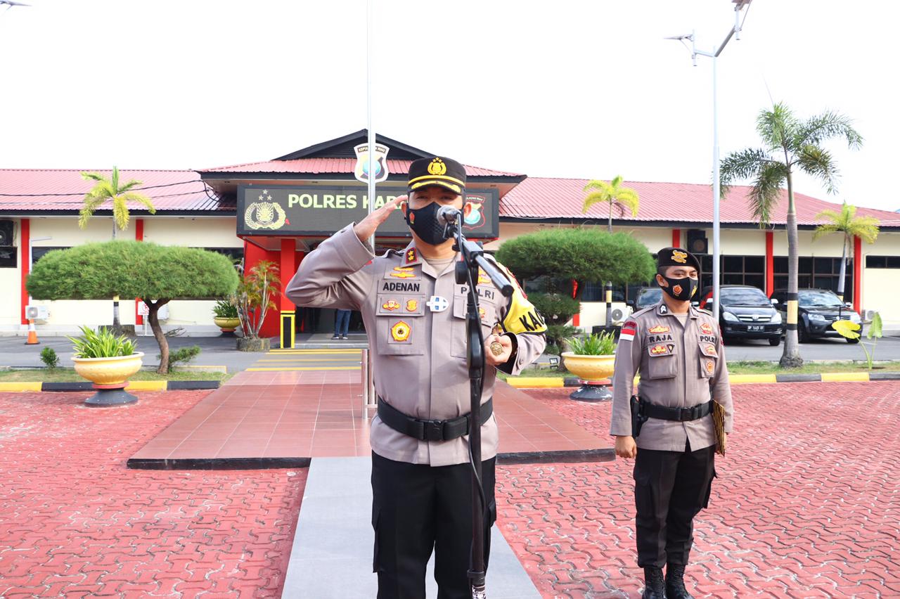 Pimpin Upacara, Kapolres Karimun Beri Penghargaan Personel Berprestasi & Masyarakat