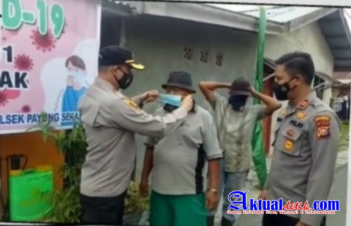 Kapolresta Pekanbaru Sambangi Kampung Tangguh "Kelompok Tani JB Berkebun" dan Bagikan Masker