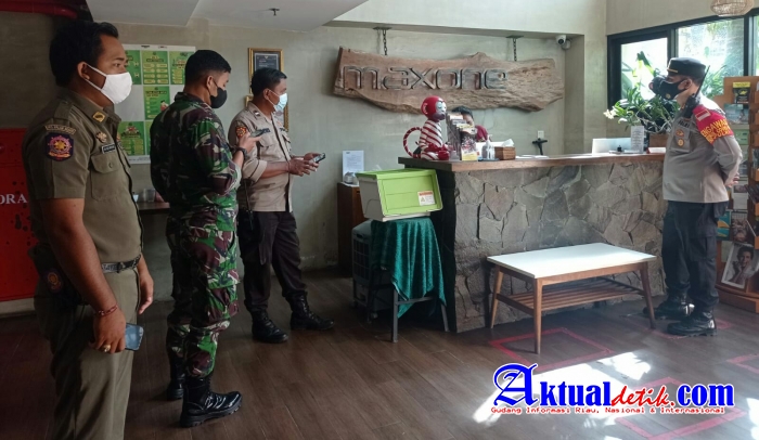 Monitoring Secara Rutin, Kapolsek Ubud Cek Petugas Jaga di Lokasi Isoter