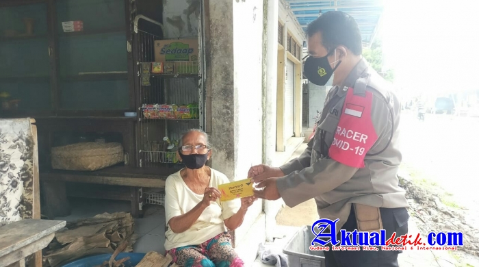 Dalam Menjaga Imun Tubuh, Polres Klungkung Bagikan Multivitamin
