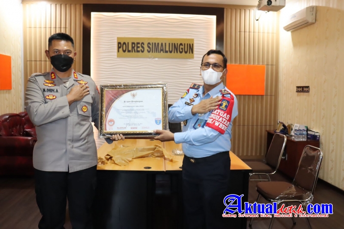 Kapolres Simalungun Mendapatkan Penghargaan Dari Kemenkumham