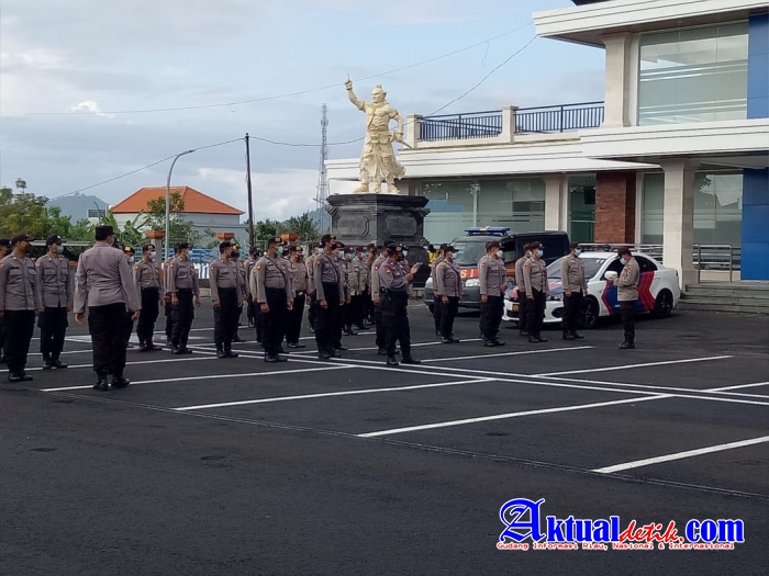 Kapolres Karangasem Pimpin Langsung Apel Siaga Tanggap Bencana Pasca Gempa Bumi, di Lap. Pesat Gatra