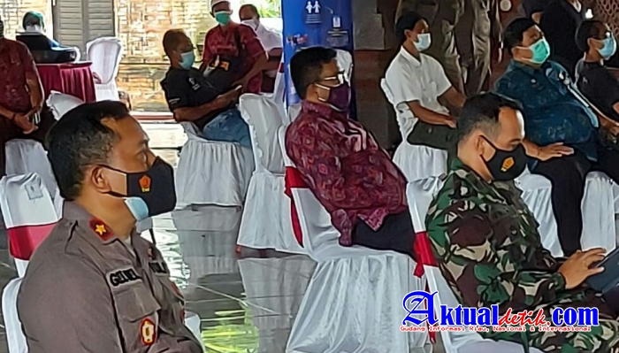 WakaPolres Tabanan Pimpin Pengamanan dan Ikuti Vaksinansi Massal Bersama Pejabat Muspida