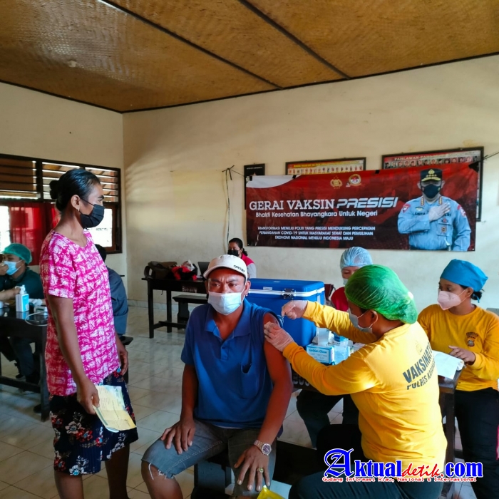 Team Vaksinator Polres Karangasem Tak Kenal Lelah Demi Masyarakat Sehat
