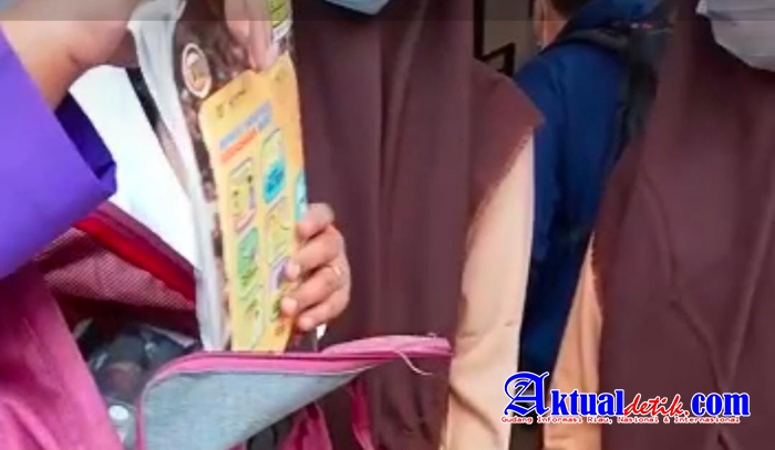 Seluruh SMPN Pekanbaru Ada Pungli Berkedok LKS Dan Seragam, Kadisdik Tidak Pernah Ditempat