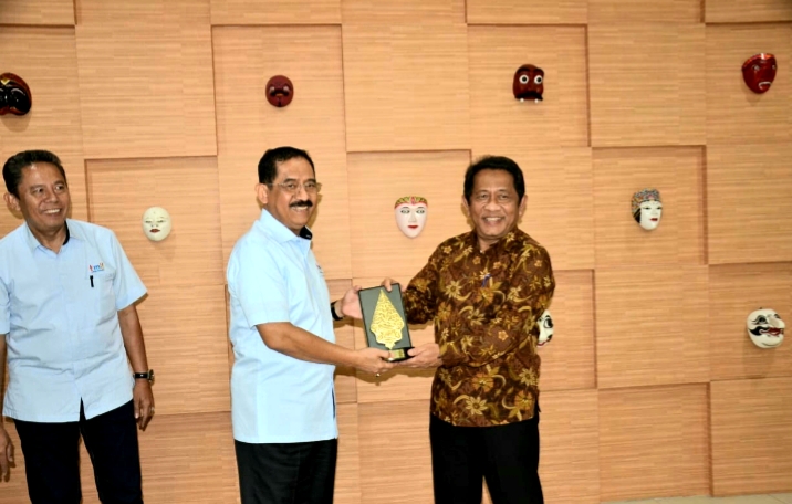 Sekda Riau Bangun Sinergitas Dengan Direksi TMII Kembangkan Anjungan Riau