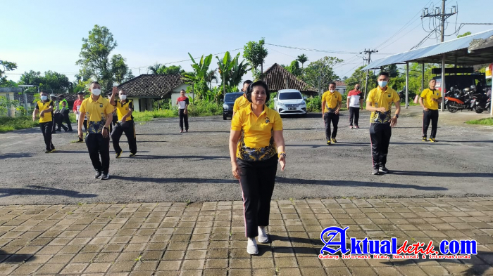 Jaga Kondisi Tetap Prima Dimasa Pandemi, Kapolsek Tampaksiring Pimpin Olah Raga Pagi