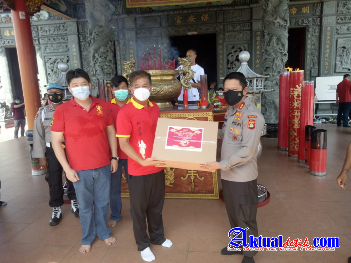 Kapolda Bali Pantau Pelaksanaan Ibadah Imlek 2022 di Vihara Satya Dharma Sanggaran