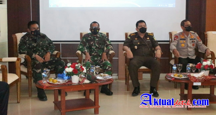 Danrem 045/Gaya Hadiri Rapat Paripurna Agenda Penyampaian Rancangan Perubahan KUA Dan PPAS