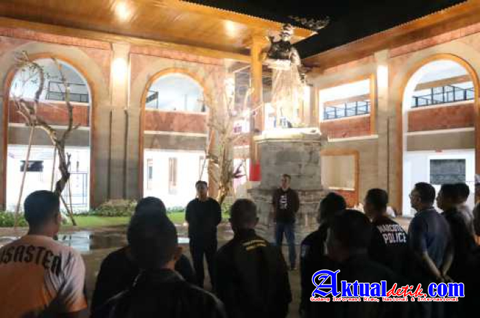 Atensi Malam Minggu Hadir Ditengah Masyarakat, Kapolres Gianyar Pimpin Patroli Malam di Wil. Ubud