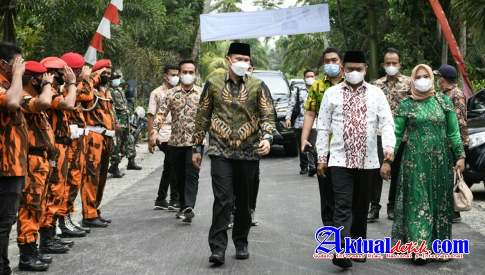 100 Hari Masa Kepemimpinan, Bupati-Wabup Sergai Resmikan Jalan di Teluk Mengkudu