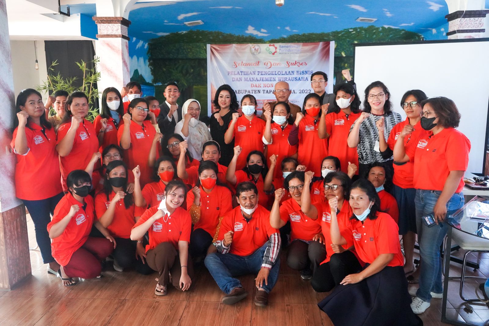 Ketua Dekranasda Taput Harap Pelaku IKM untuk Jujur dan Tulus Berkarya serta Meningkatkan Daya Saing