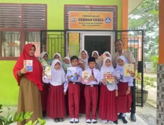 Dukung Literasi, Apical Group Hibahkan Buku Bacaan Dua Perpustakaan Di Pemko Dumai 
